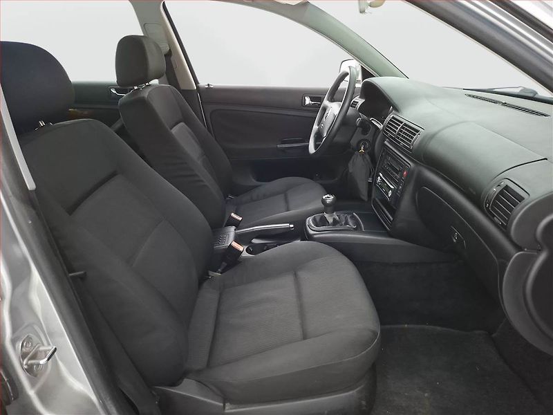 Volkswagen Passat (2001) 1.9 TDI, nová STK - fotka 9 z 13