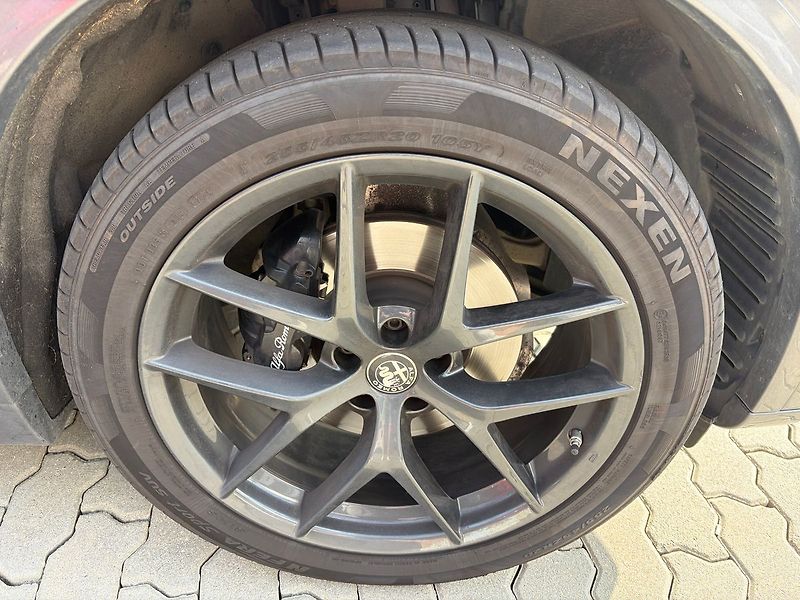 Alfa Romeo Stelvio 2.0T 280k AWD Veloce AT8 - fotka 10 z 10