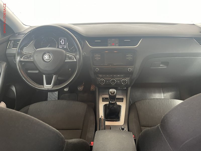 Škoda Octavia (2015) 1.6 TDi, 2.maj,ČR, AC, park - fotka 8 z 15