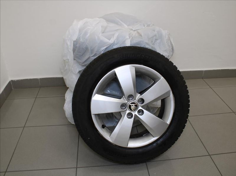Škoda Scala 1,0 TSi 85kW 5L.Zár. 8 000km! - fotka 23 z 23