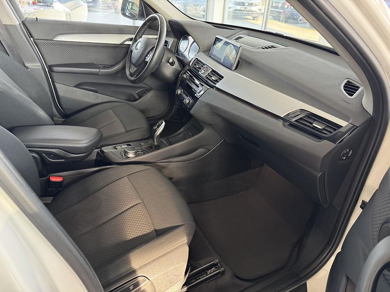 BMW X1 (2019) xDrive 18d AUT. LED NAVI TAŽNÉ - fotka 22 z 28