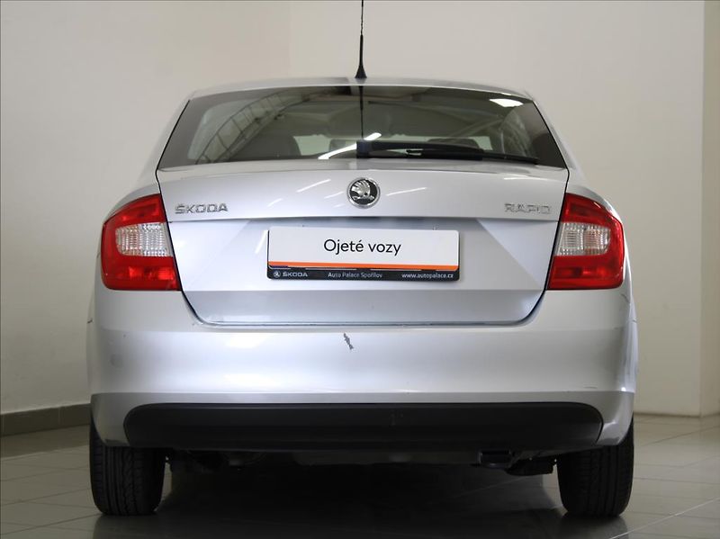 Škoda Rapid 1,2 TSi 63kW 1.maj.ČR 44100km! - fotka 4 z 22