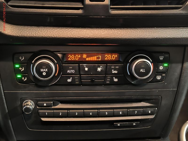 BMW X1 (2010) 2.0d xDrive20d, Navi, bixen - fotka 15 z 16