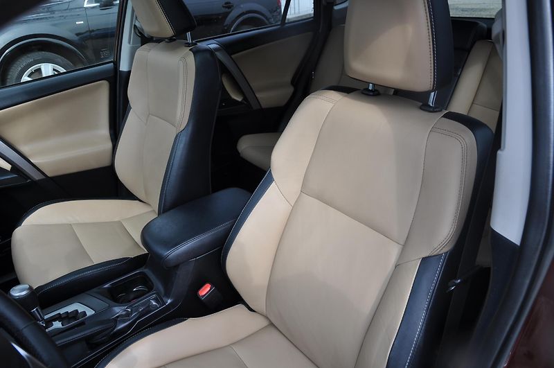 Toyota RAV4 2.5 Hybrid 4x4 Selection Kůže - fotka 7 z 31