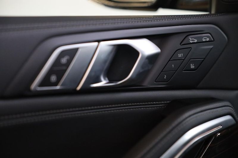 BMW X6 xDrive30d - fotka 15 z 18