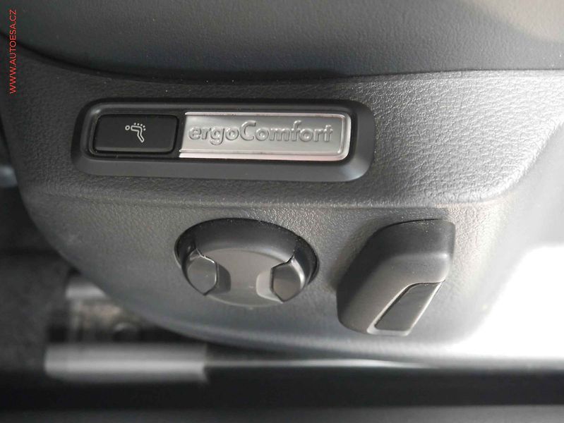 Volkswagen Passat (2023) 2.0TDi, 2.maj,ČR, R-Line - fotka 22 z 25