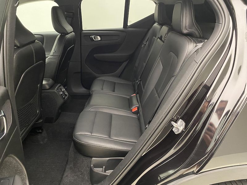 Volvo XC40 T5 AWD MOMENTUM AUT - fotka 5 z 45