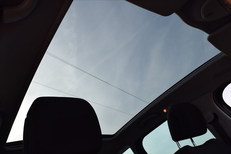 Peugeot 3008 1,6 i 88KW ALU NAVI PANORAMA - fotka 50 z 50