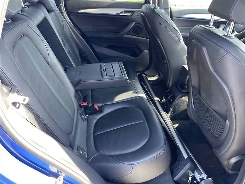 BMW X1 2,0 d 140kw M-Paket X-drive CZ - fotka 12 z 38