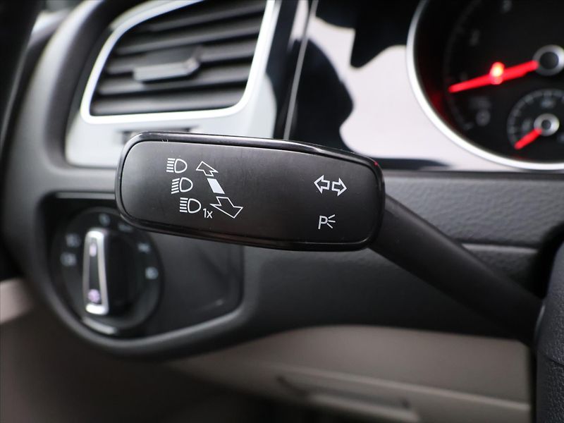 Volkswagen Golf 1,4 TSI 92kW DSG Highline - fotka 17 z 32