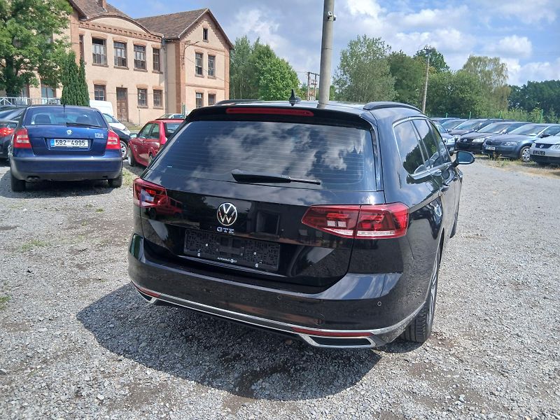 Volkswagen Passat GTE Plug-in hybrid, kůže - fotka 13 z 58