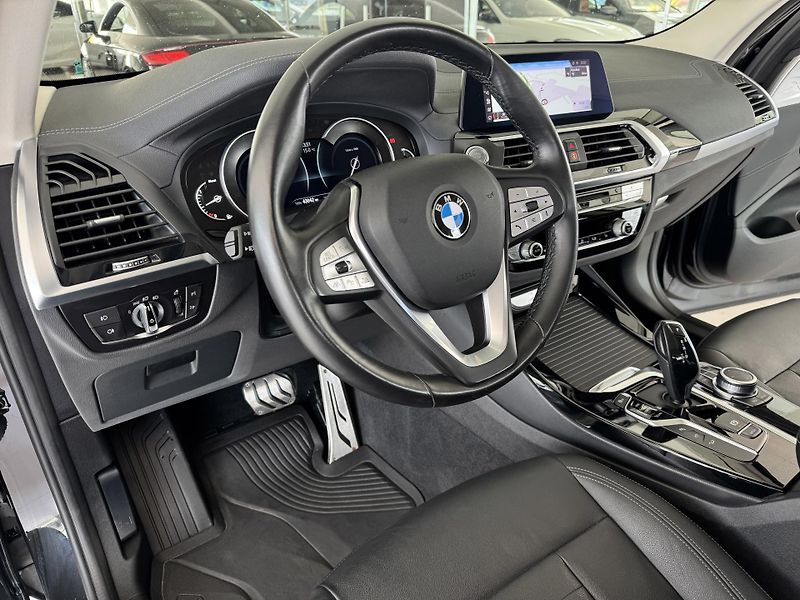 BMW X3 30d xDrive*Head-Up*360Kam*Pano - fotka 9 z 40