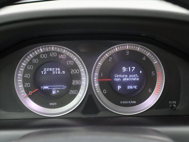 Volvo XC60 2,4 D3 120kW Momentum AWD AUT - fotka 18 z 33