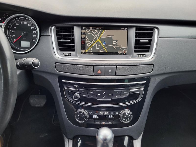 Peugeot 508 2.0 BlueHDi 180k EAT6 ALLURE - fotka 13 z 48