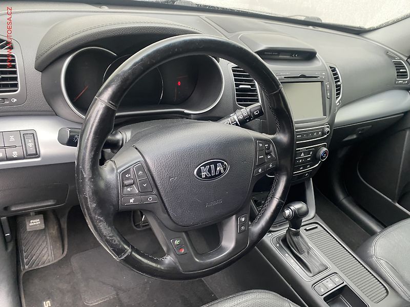 Kia Sorento (2014) 2.2CRDi 4x4, AT, xenon, panor - fotka 14 z 23