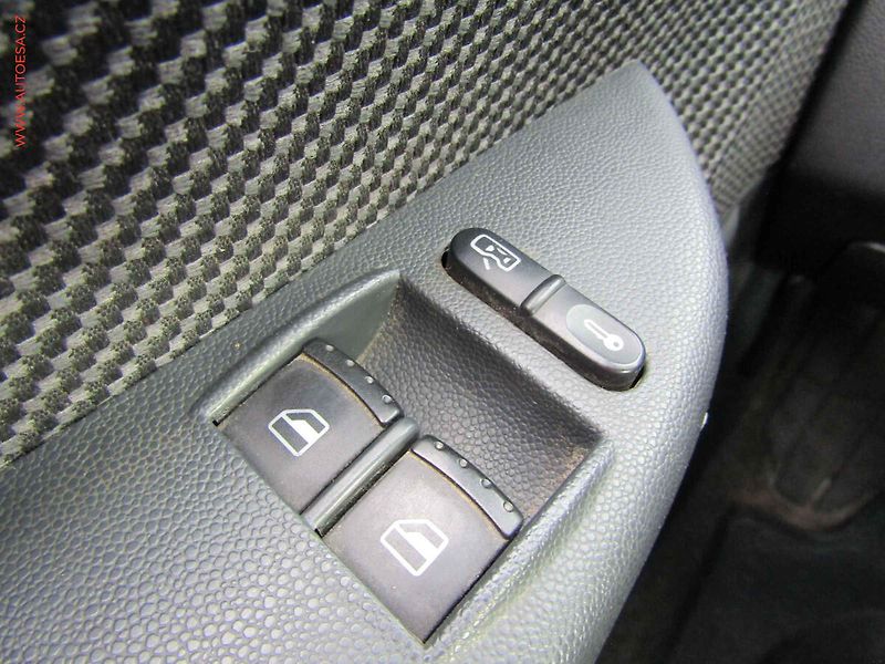Škoda Fabia (2006) 1.2 HTP, 1.maj,ČR - fotka 11 z 16