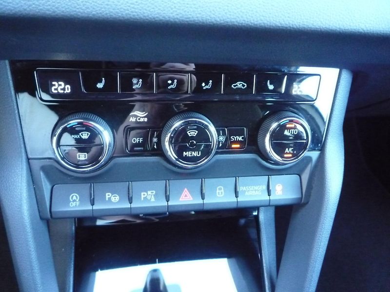 Škoda Karoq (2025) 2,0TSi 140kW DSG 4x4 SportLine - fotka 12 z 14