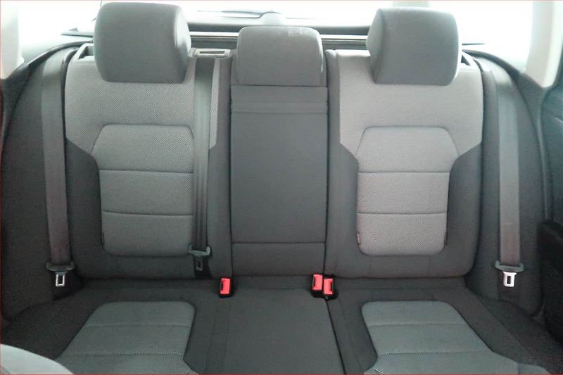Volkswagen Passat (2014) 2.0 TDI, Automat, Navi, Xenony - fotka 10 z 20