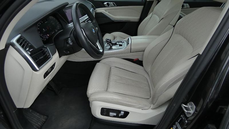 BMW X5 xDrive 45e - fotka 17 z 24