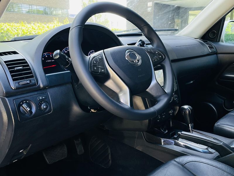 SsangYong Rexton 2.0TD 4x4 AUT KAM 7MÍST TAŽNÉ - fotka 25 z 48