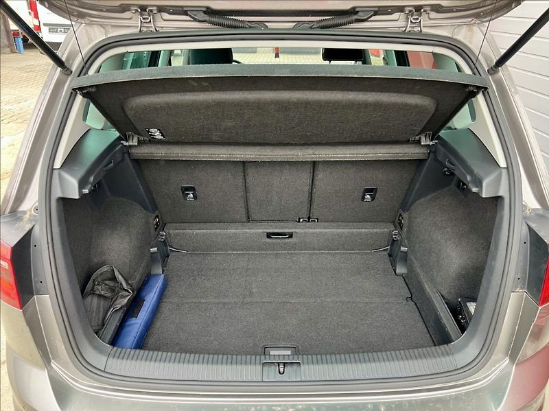 Volkswagen Golf Sportsvan 1,6 TDI DSG HIGHLINE PANORAMA - fotka 7 z 18