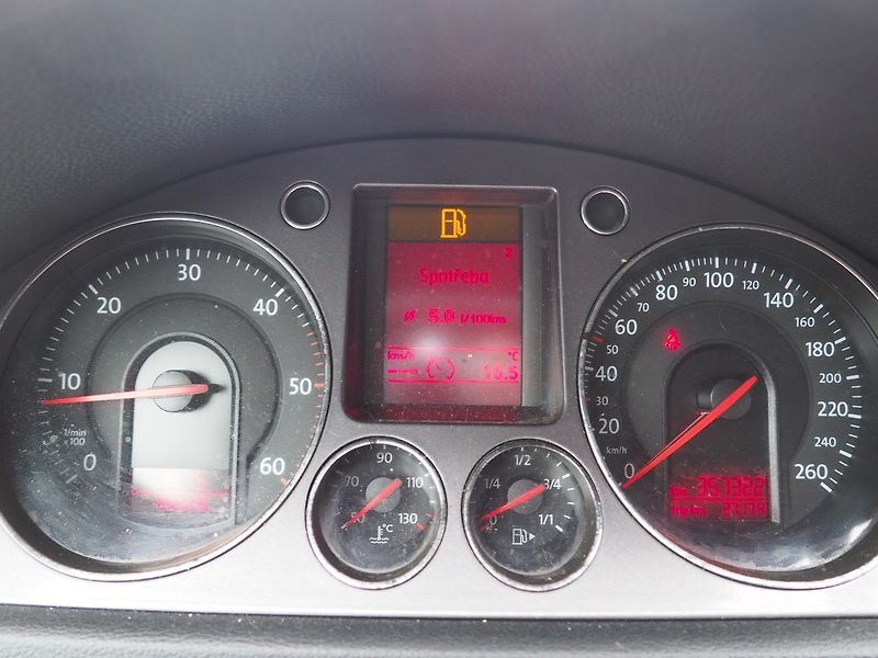 Volkswagen Passat Variant (2008) 1.9 TDI, 77 kW - fotka 23 z 30