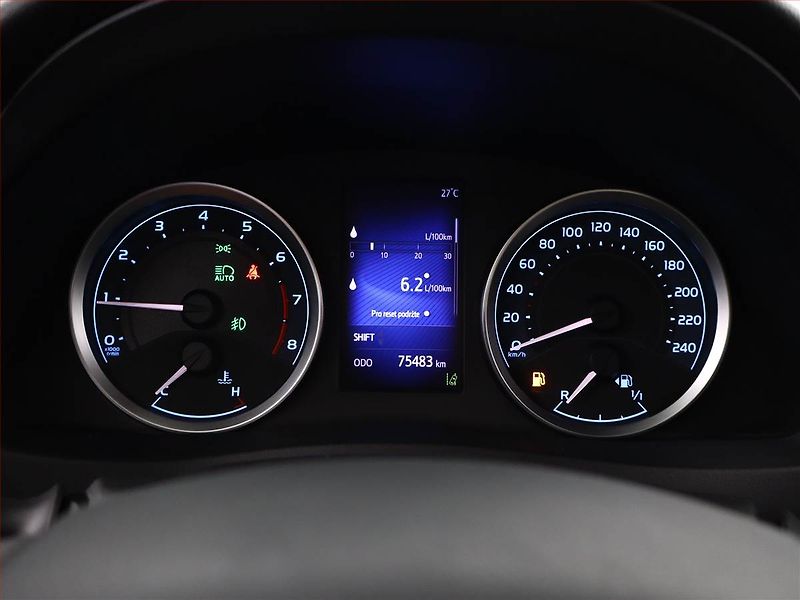 Toyota Corolla (2019) 1.6 Valvematic, Tempomat - fotka 9 z 16
