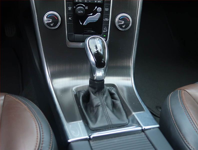 Volvo XC60 (2014) D4, 4X4, Automat, Kůže - fotka 13 z 17