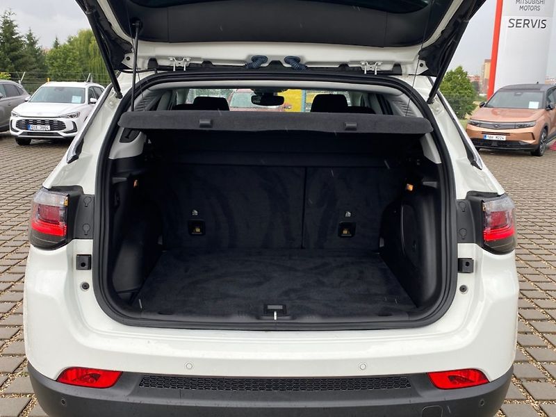 Jeep Compass (2024) 1,6 Limited MT6 (96kW) NM - fotka 9 z 34