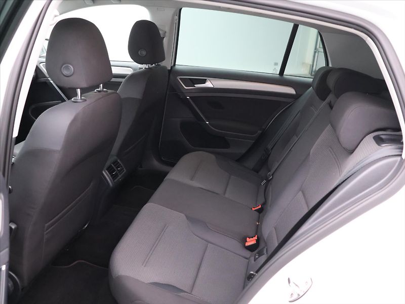 Volkswagen Golf 1,4 TSI 90kW Comfortline CZ - fotka 14 z 29