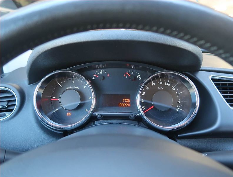Peugeot 3008 (2014) 1.6 HDi, Serv.kniha, Tempomat - fotka 11 z 17