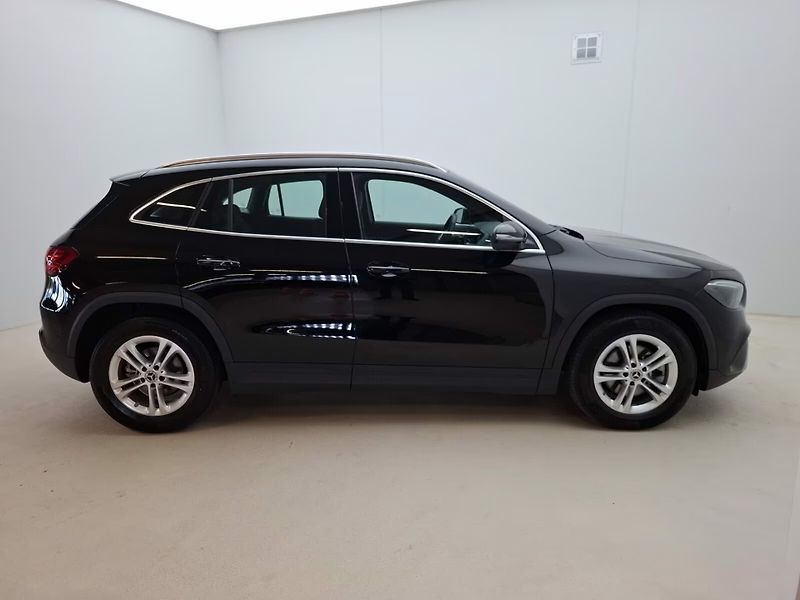 Mercedes-Benz GLA 200 Kamera LED DAB - fotka 3 z 18