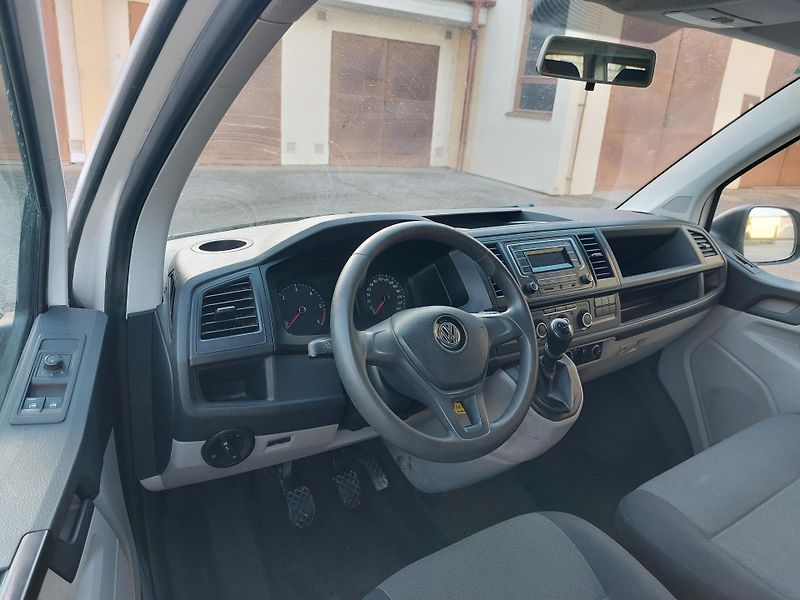 Volkswagen Transporter 2,0 TDi 75kw 9 míst - fotka 10 z 17