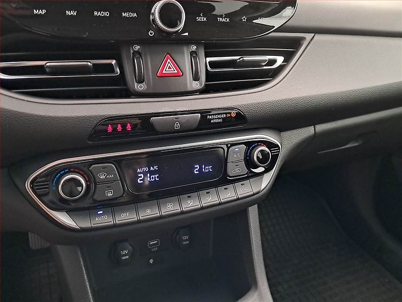Hyundai i30 (2022) Smart 1.0 T-GDI, Serv.kniha - fotka 13 z 17