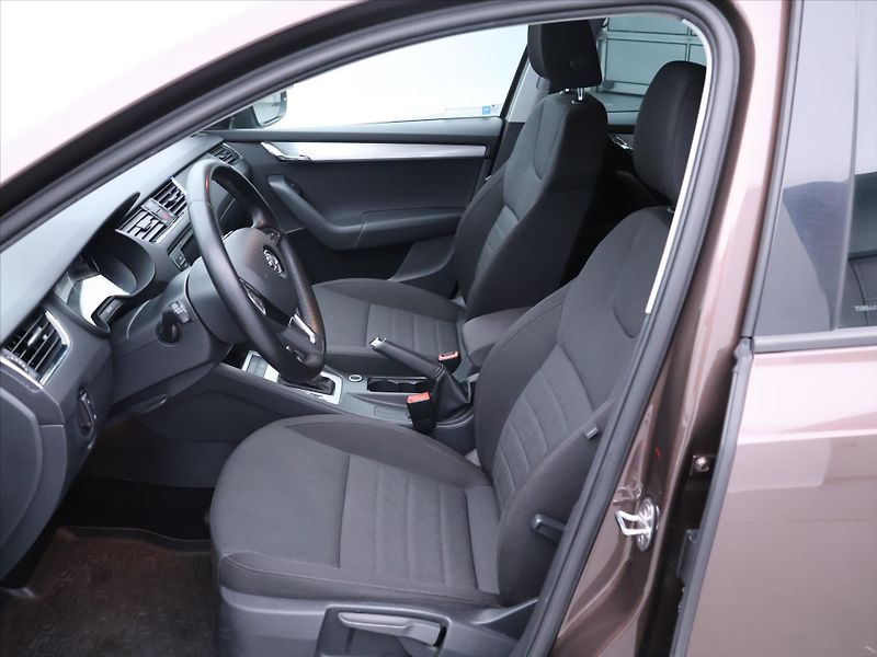 Škoda Octavia 2,0 TDI 110kW DSG Style Xenon - fotka 11 z 25