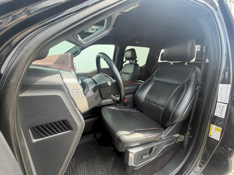 Ford F-150 (2021) Lariat 3.5L 298kW 4x4 - fotka 6 z 35