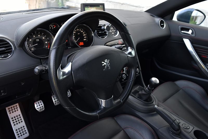 Peugeot RCZ 1.6 T GT-LINE RED CARBON, NAVI - fotka 8 z 47