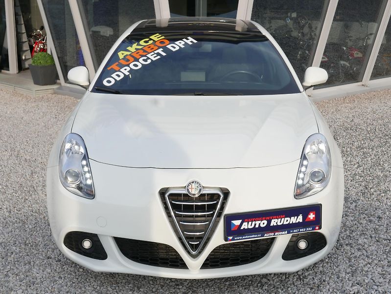 Alfa Romeo Giulietta 1,4 TB 125kW Navi Panorama - fotka 5 z 37