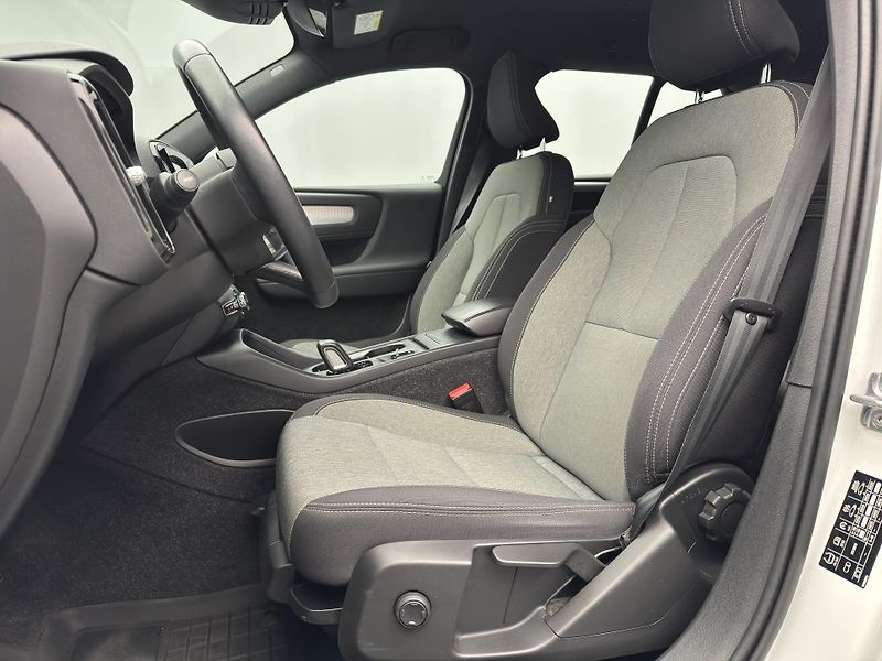 Volvo XC40 D3 MOMENTUM AUT  - fotka 3 z 46