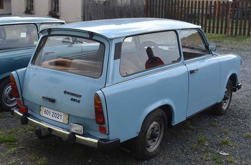 Trabant 601 se přestal vyrábět na konci července 1990.