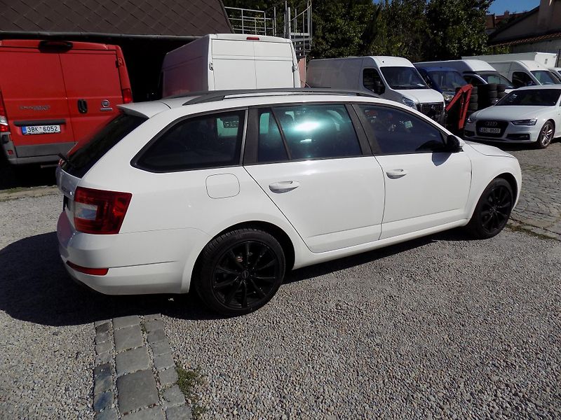 Škoda Octavia 1,6 TDI 81 KW NOVÉ ROZVODY!!! - fotka 8 z 38
