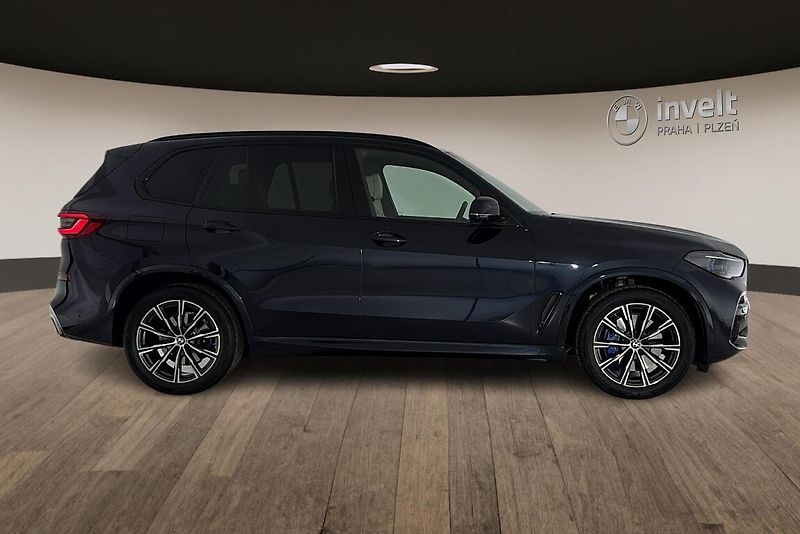 BMW X5 xDrive30d - fotka 2 z 28