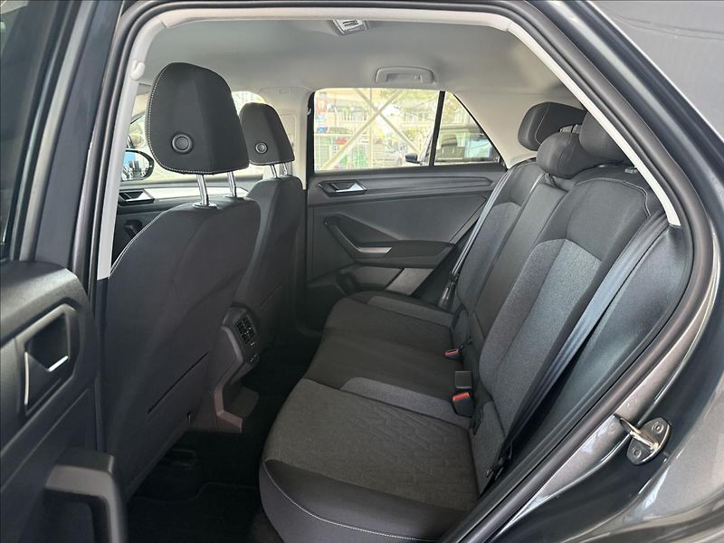 Volkswagen T-Roc 1,0   TSI 85kW,SERVISKA,1.MAJ - fotka 22 z 25