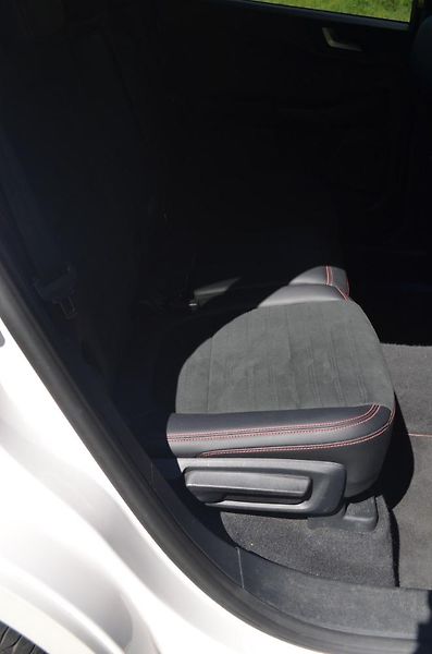 Ford Kuga (2020) ST Line X - fotka 36 z 42