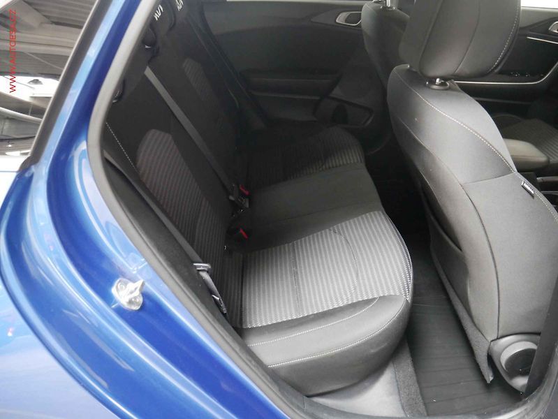 Kia Ceed (2023) 1.5 T- GDi, ČR, AC, kamera - fotka 11 z 21