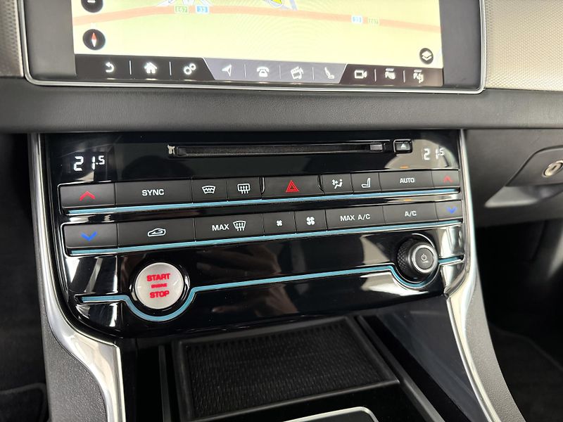 Jaguar XF 25d AWD*FullLED*360Kam*Panoram - fotka 24 z 41