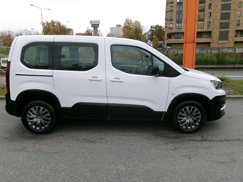 Peugeot Rifter (2022) 1.2i KOUPENO ČR,1.MAJITEL - fotka 5 z 16