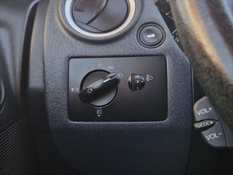 Ford Fusion 1,4 i SENZORY AUTAC PO SERVISU - fotka 33 z 35