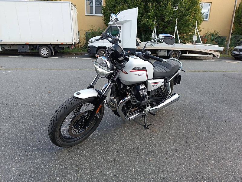 Moto Guzzi V 7 Stone Ten (2026) V7 Special Bianco 1969 - fotka 3 z 14