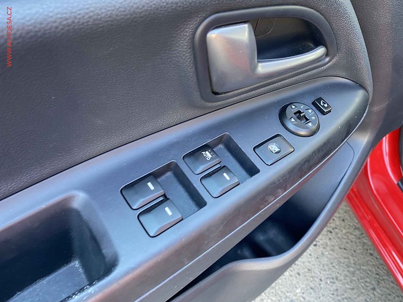 Kia Rio (2012) 1.4i, +kola - fotka 13 z 17